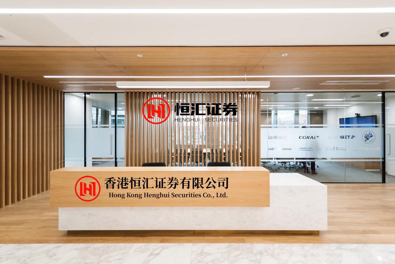 弘大速配 许家印被捕倒台后，恒大歌舞团长白珊珊，被曝居然嫁给了这个男人